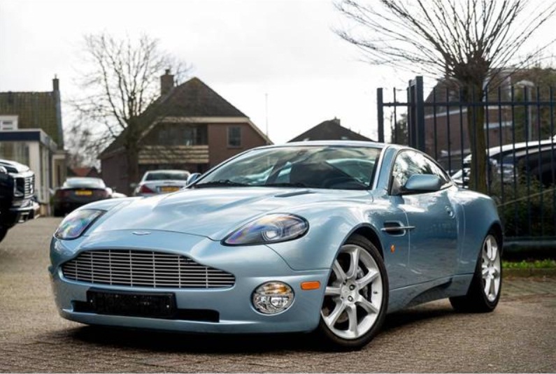 ASTON MARTIN VANQUISH (01/01/2002) - 